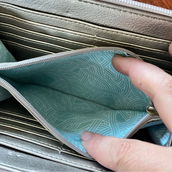 The Sak Iris Large Metallic Smartphone Crossbody Bag - Picture 3 of 4